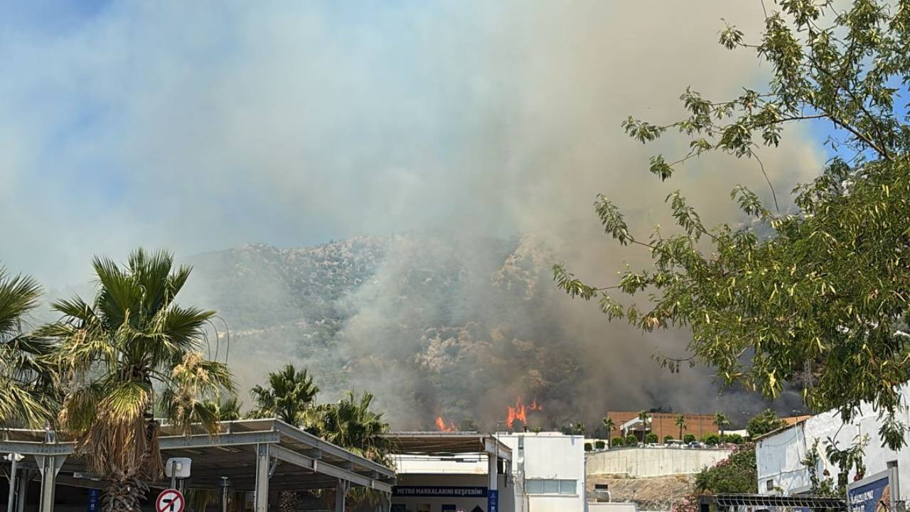 Bodrum Ortakent Yahşi’de yangın: Alevler yerleşim yerlerine yaklaştı