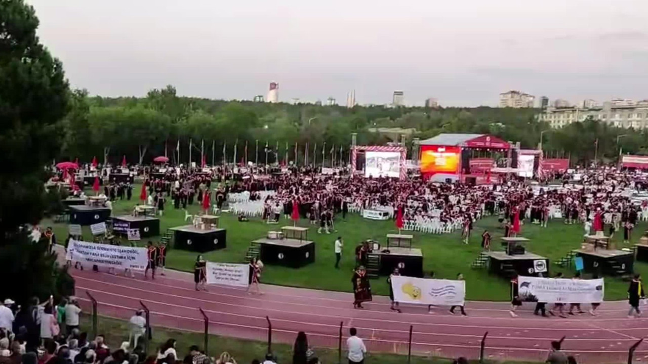 ODTÜ mezuniyet töreninde 19 Mart ve diploma pankartları: Rektör kürsüde protesto edildi