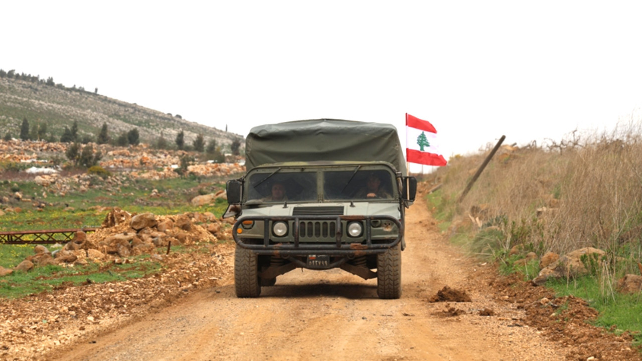 Lübnan hükümeti Hizbullah'ı da kapsayacak şekilde tüm grupların elindeki silahların toplanması kararını kabul etti