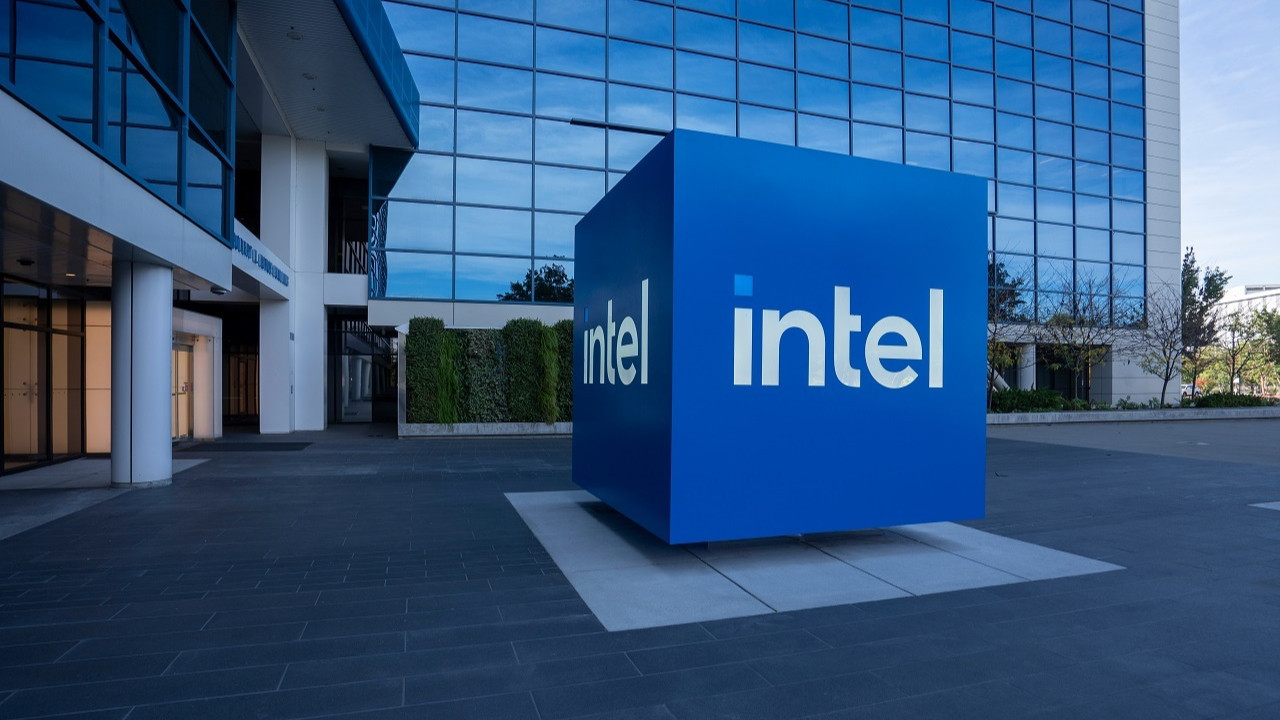 Intel CEO'su şirketi ABD için nasıl vazgeçilmez hale getirdi?