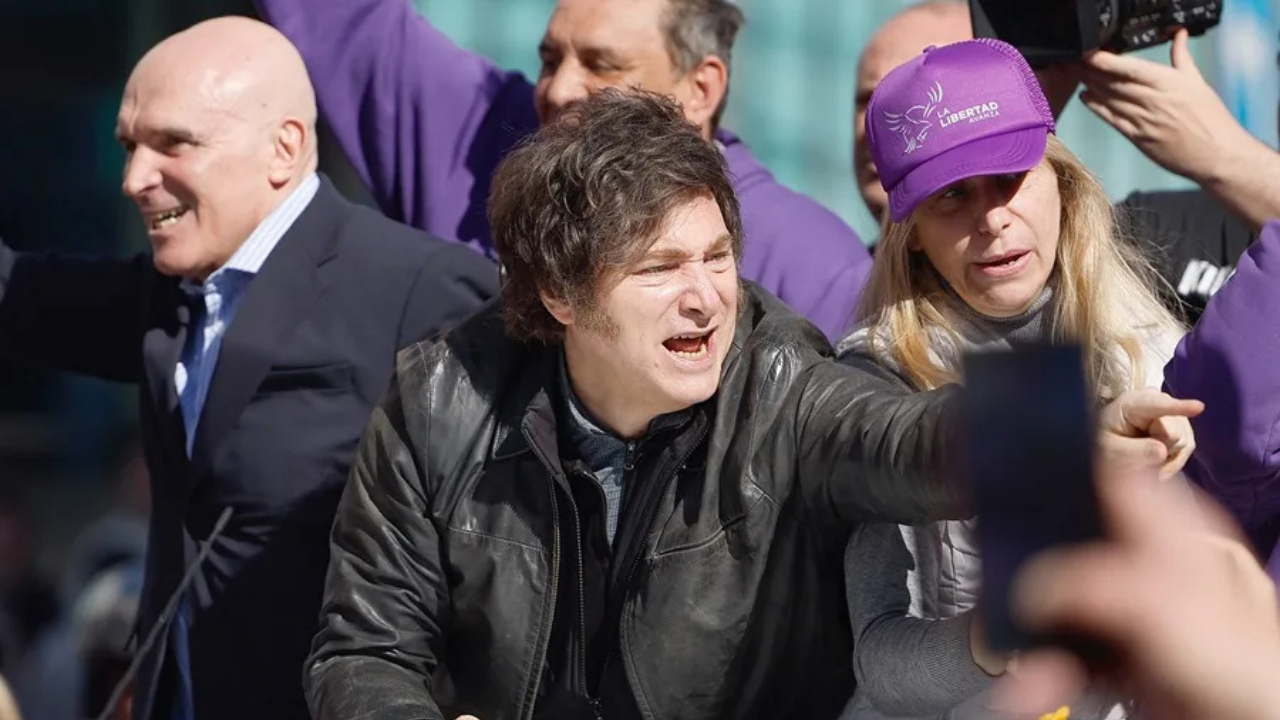 Arjantin Devlet Başkanı Milei’nin seçim konvoyuna taşlı saldırı