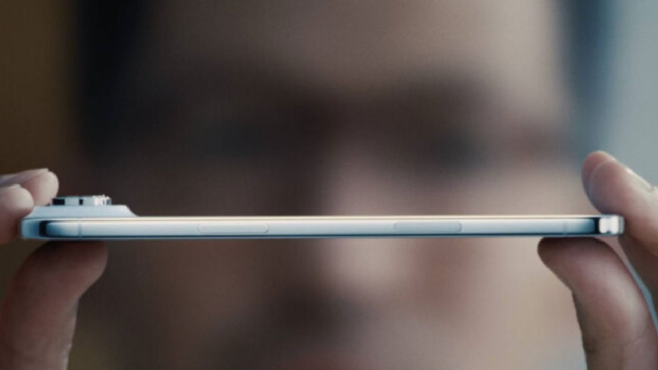 CNN International: Bir telefon için 2 bin dolar mı?