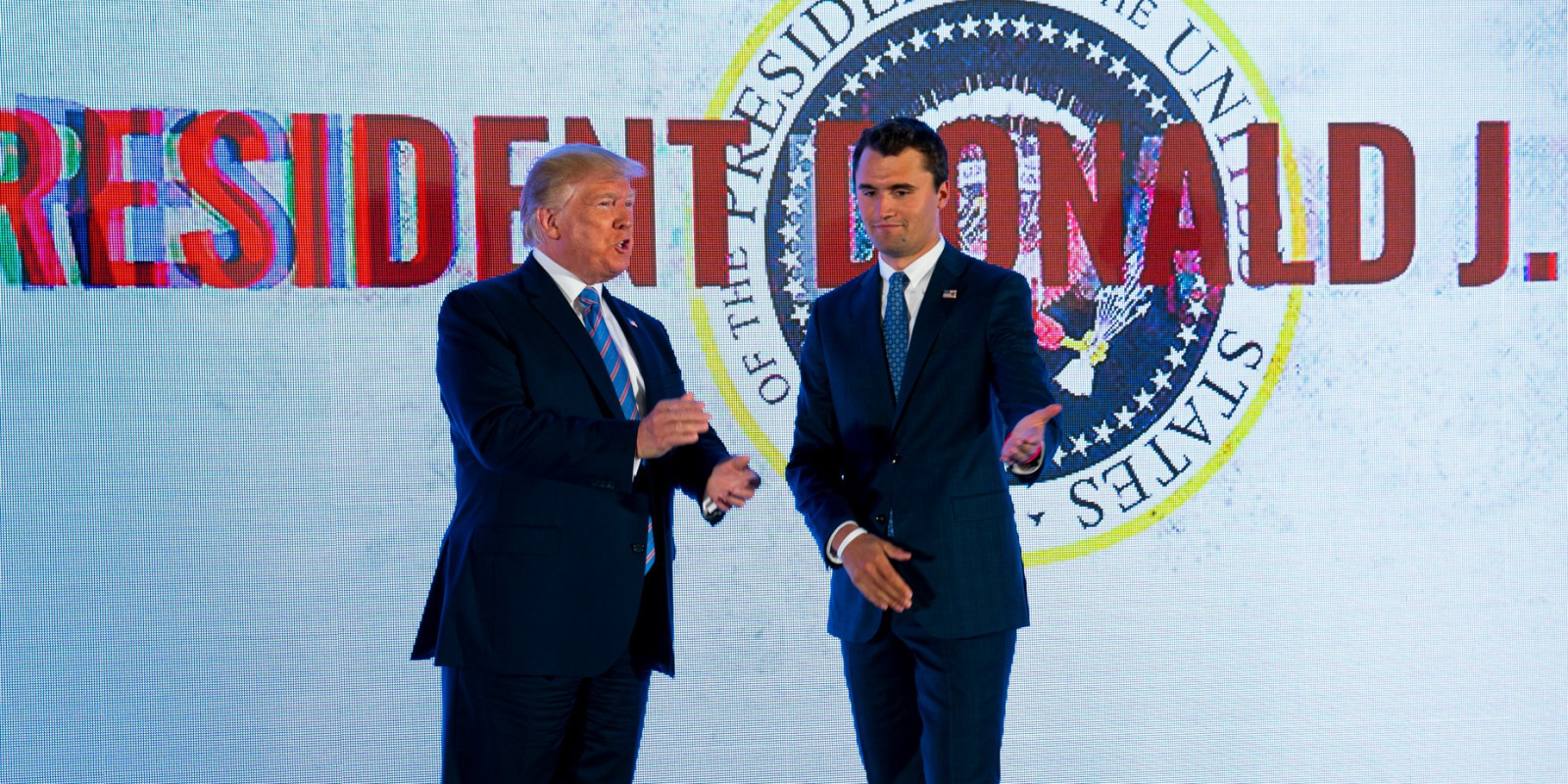 Utah Üniversitesi'nde Trump'ın müttefiki Charlie Kirk yüzlerce kişinin gözü  önünde vuruldu