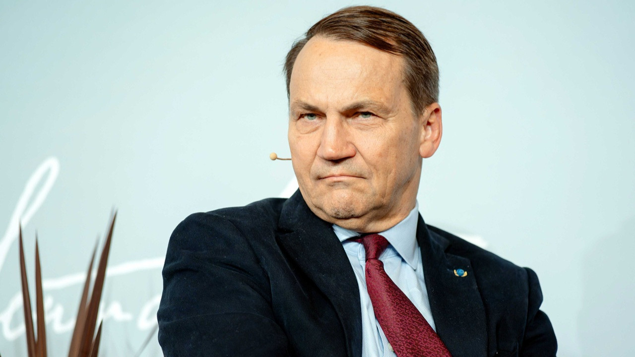 Polonyalı bakandan Rusya'ya: Hava sahasını ihlal eden uçaklarınız vurulup düşerse sızlanmayın