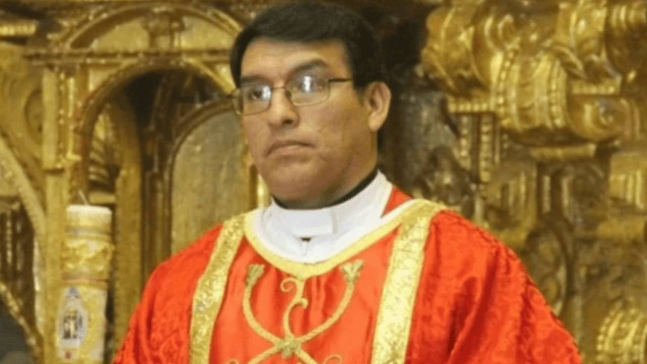 17 sevgilisi olan piskopos 'yanlış fotoğraf' sonrası istifa etti