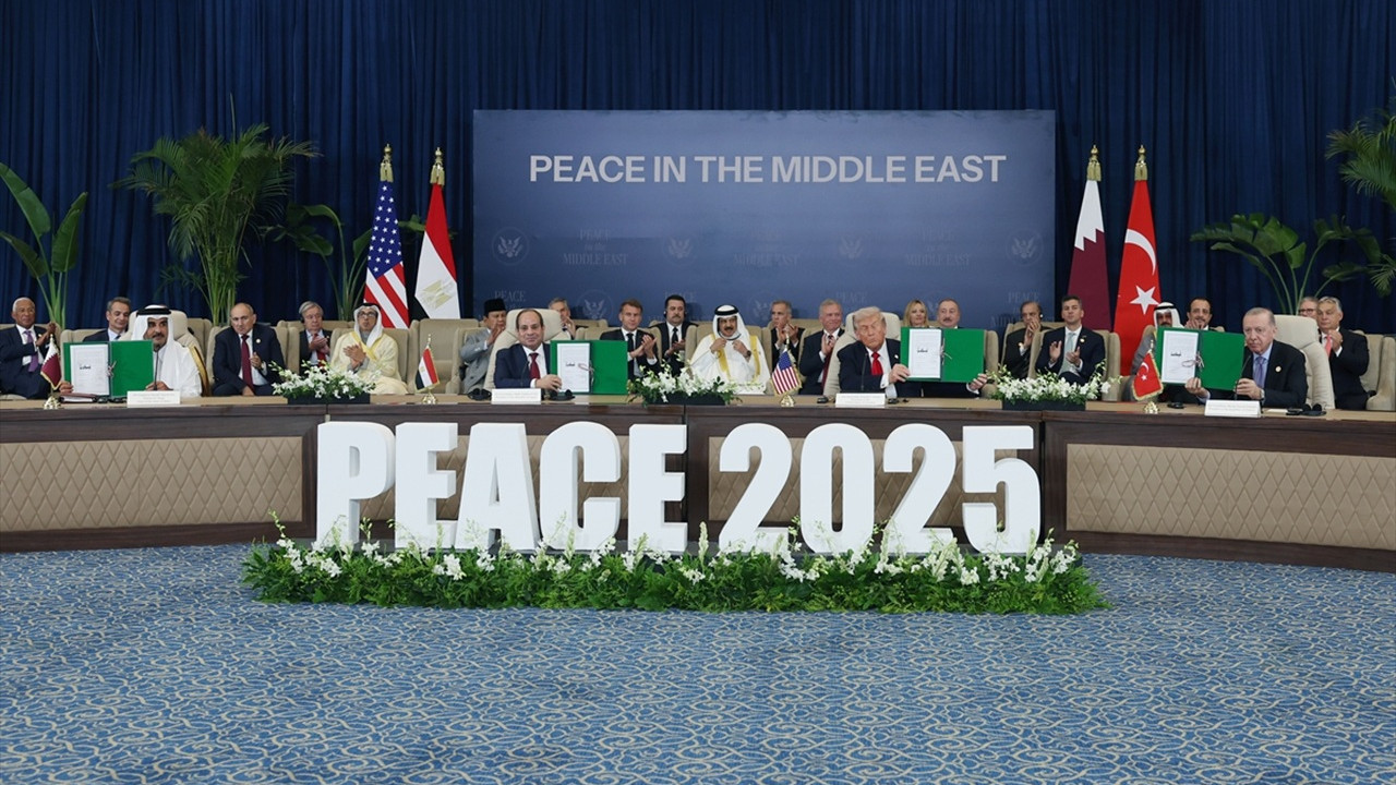 Mısır'daki tarihi Gazze zirvesinde imzalar atıldı