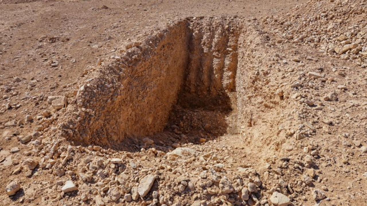 Reuters ortaya çıkardı: Esad yönetimi katliamların izini örtmek için toplu mezarı gizlice taşıdı