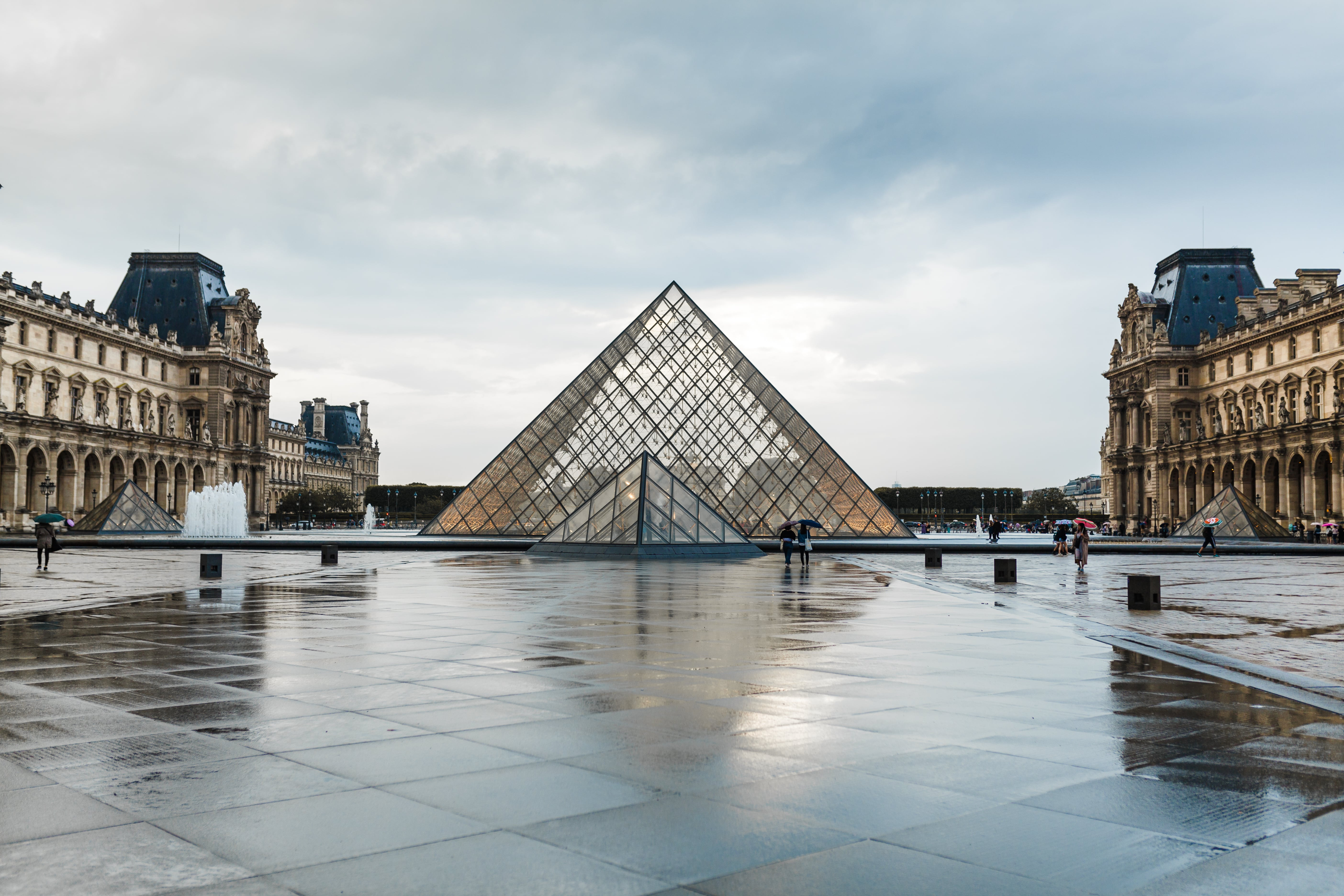 Eski dedektifler Louvre soygununu yorumladı: Mücevherler nasıl satılacak, hırsızlar ne kadar kazanacak?