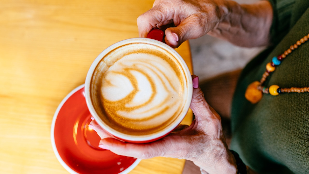 The Telegraph yeni araştırmayı yazdı: Düzenli kahve içmek, yaşlanma semptomlarına iyi geliyor