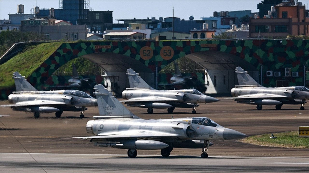 Fransa'dan Ukrayna'ya ek askeri yardım: Aster füzeleri ve Mirage 2000 savaş uçakları gönderilecek