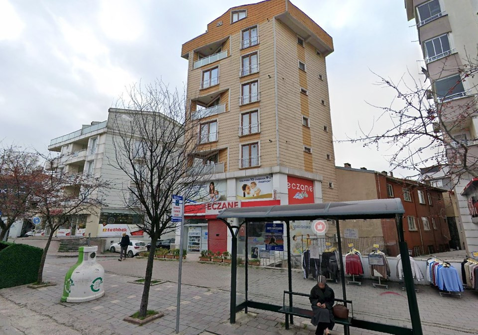 Gebze'de 7 katlı bina çöktü: 2 kişinin cansız bedeni çıkarıldı, 3 kişi enkaz altında Gebze'de 7 katlı bina çöktü: 2 kişinin cansız bedeni çıkarıldı, 3 kişi enkaz altında