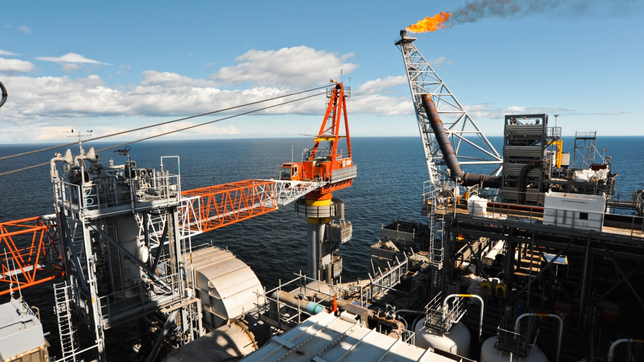 Ukrayna füze ve İHA'larla vurduğu Novorossiysk limanında petrol yüklemeleri yeniden başladı