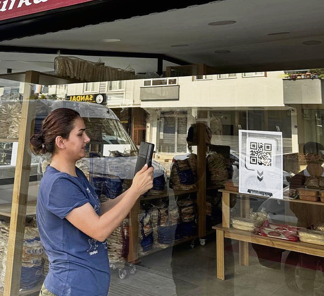 Temmuz ayında yürürlüğe giren uygulamayla işletmede bulunankarekod akıllı telefonun kamerası ile okutulduğunda o iş yerinde yapılan denetimler hakkında bilgi veriyor.