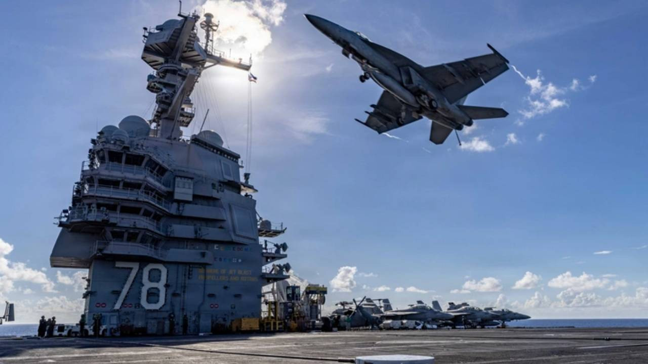 ABD uçak gemisi uydudan görüntülendi | Maduro'nun ordusu, Washington'a karşı konuşlanmaya başladı