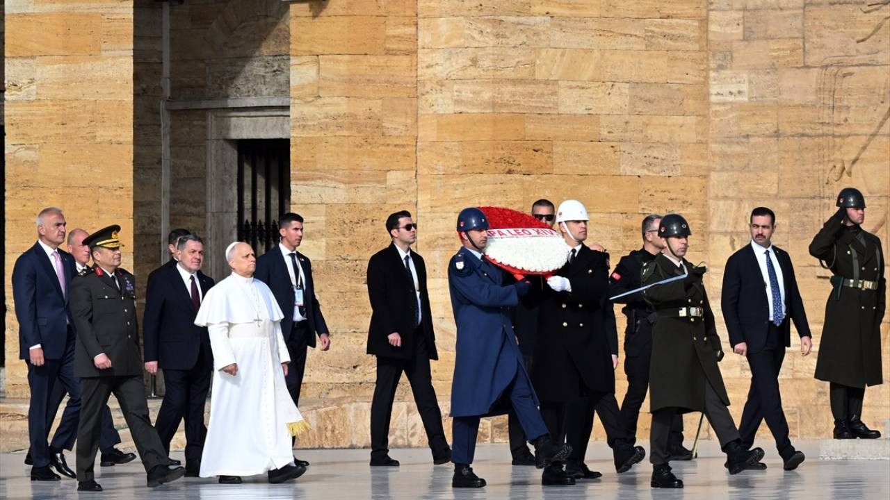 Papa, Anıtkabir defterine ne yazdı? Katoliklerin ruhani lideri Ankara'da
