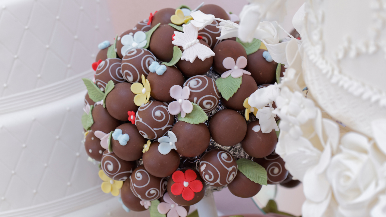 Çikolata müzayedesi: Sanat eserleri açık artırmada 100 bin euro topladı