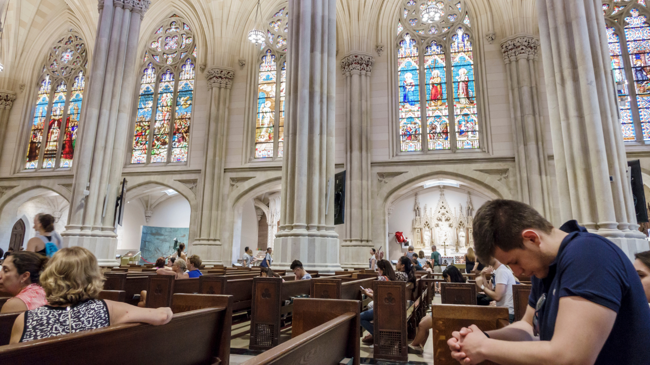 Katolik Kilisesi'nde cinsel istismar davası: 300 milyon dolarlık tazminat yolda