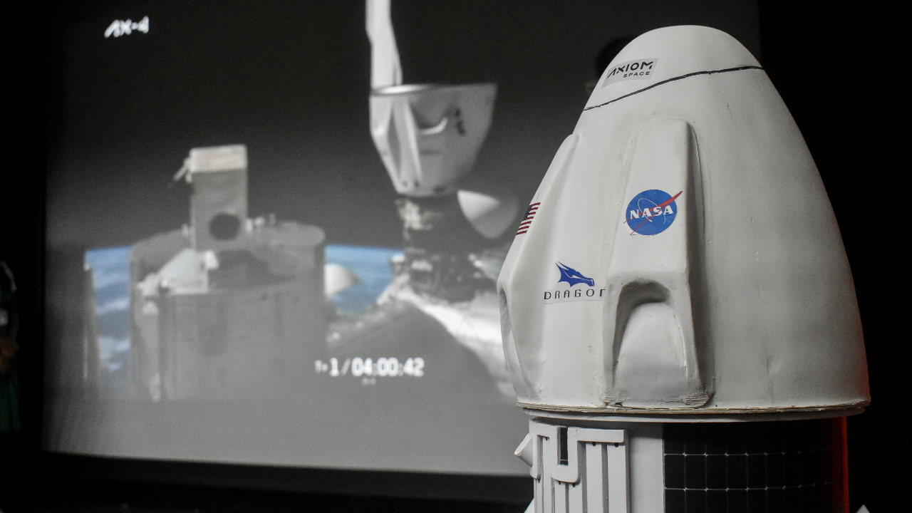 Uzayda 245 gün kalan Soyuz mürettebatı Dünya’ya döndü