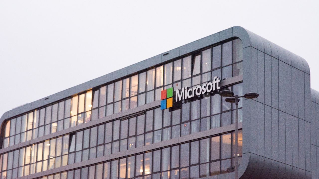 Microsoft'tan yapay zekaya 17,5 milyar dolarlık yatırım