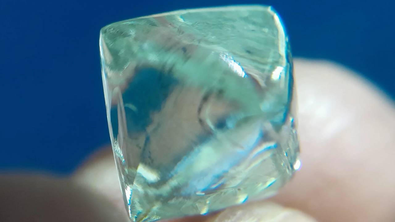 İki arkadaş kiraladıkları arazide 60 bin dolarlık pırlanta buldu