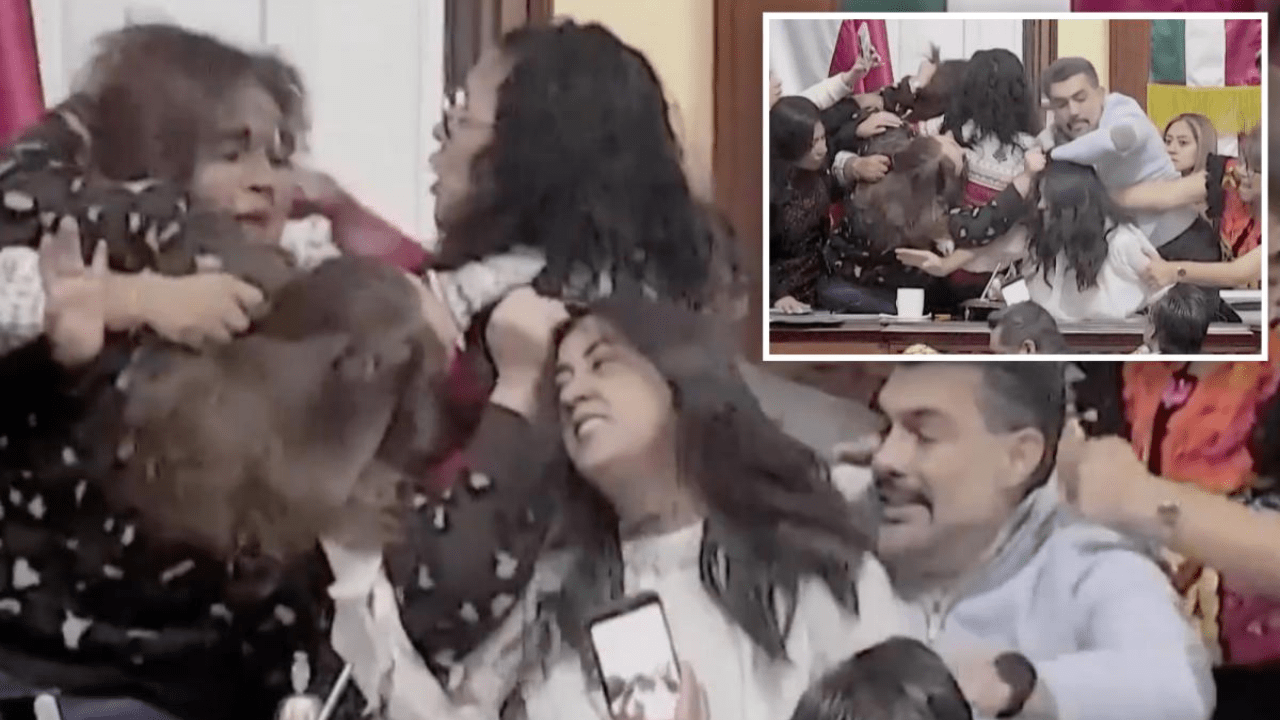 Meksika'da Kent Meclisi'nde 'saç saça baş başa' kavga