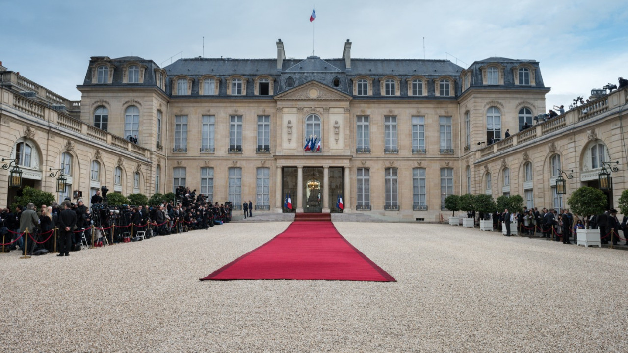 Paris'te Elysee Sarayı'nda soygun: Gümüşçübaşı binlerce euroluk takımlarla yakalandı