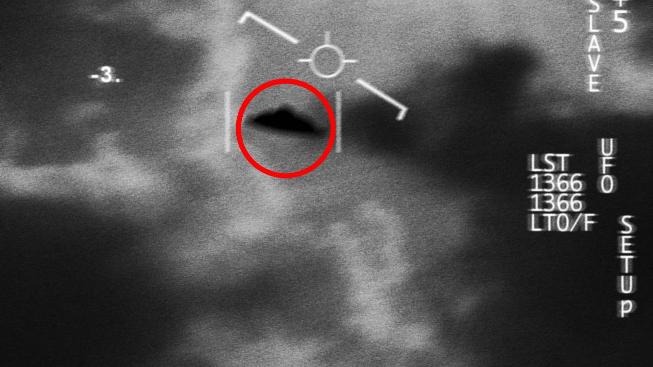 Pilot: Uçağın kanadında hareket etmeyen bir şey belirdi, Kule: İyi şanslar