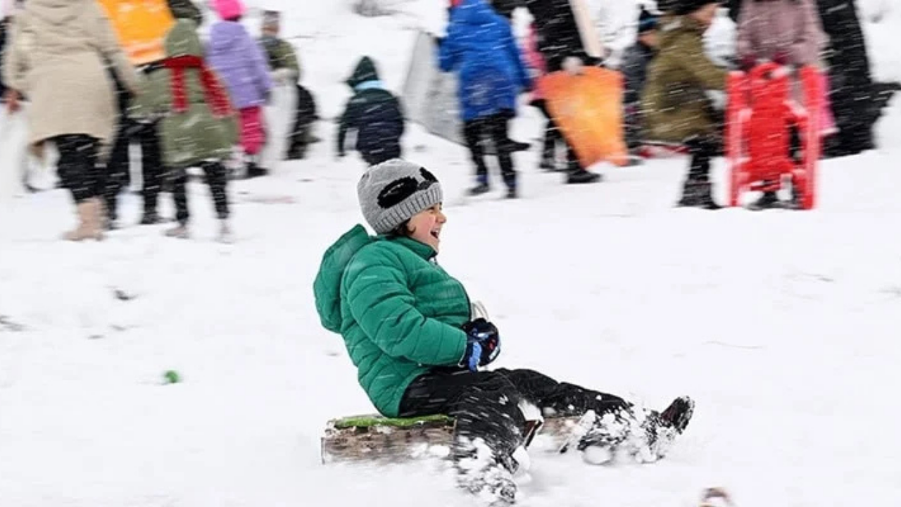 Kar ve fırtına nedeniyle 20'den fazla ilde eğitime ara