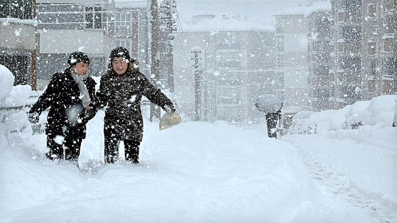 23 ilde okullar tatil edildi: T&uuml;rkiye yeni yıla karla giriyor