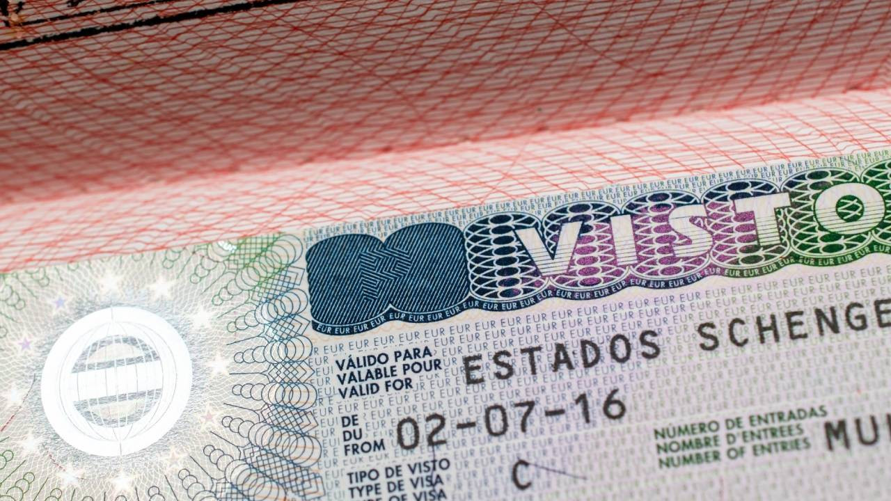 İtalya'dan altın vize uygulaması: Yatırımcılara schengen ve oturum izni