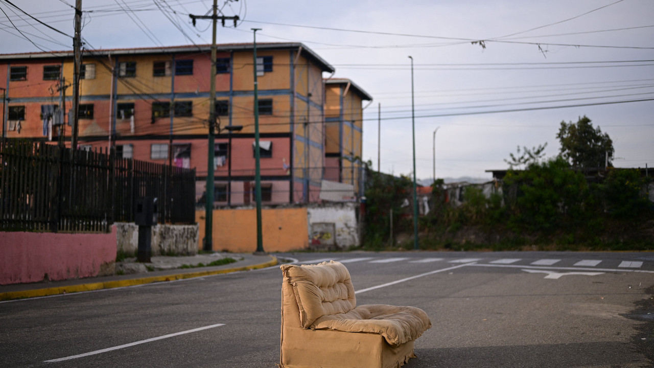 ABD’nin Venezuela operasyonu: Maduro ele geçirildi, başkent sokaklarında son durum ne?