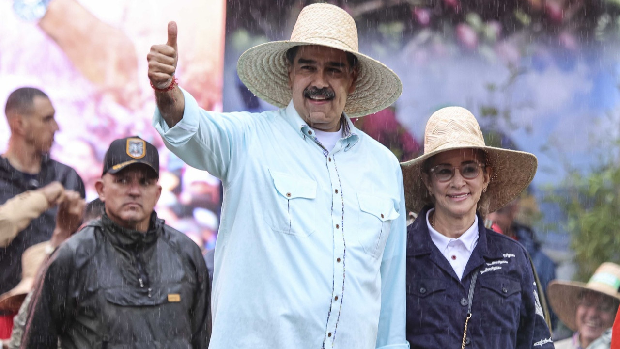 CNN: Maduro ve eşi yatak odalarından sürüklenerek çıkarıldı