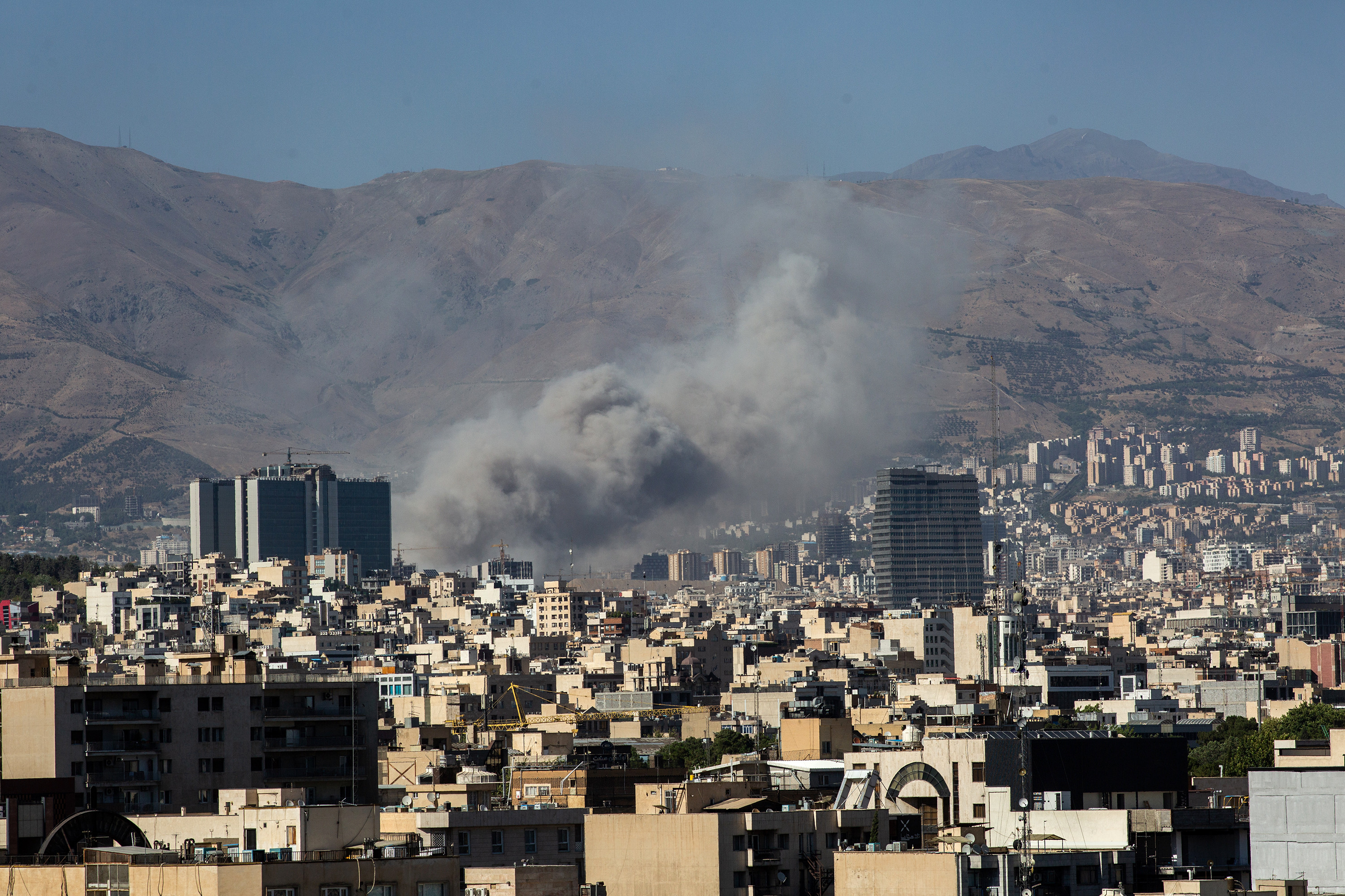 New York Times: İran 'hayatta kalma moduna' itildi, liderler şokta