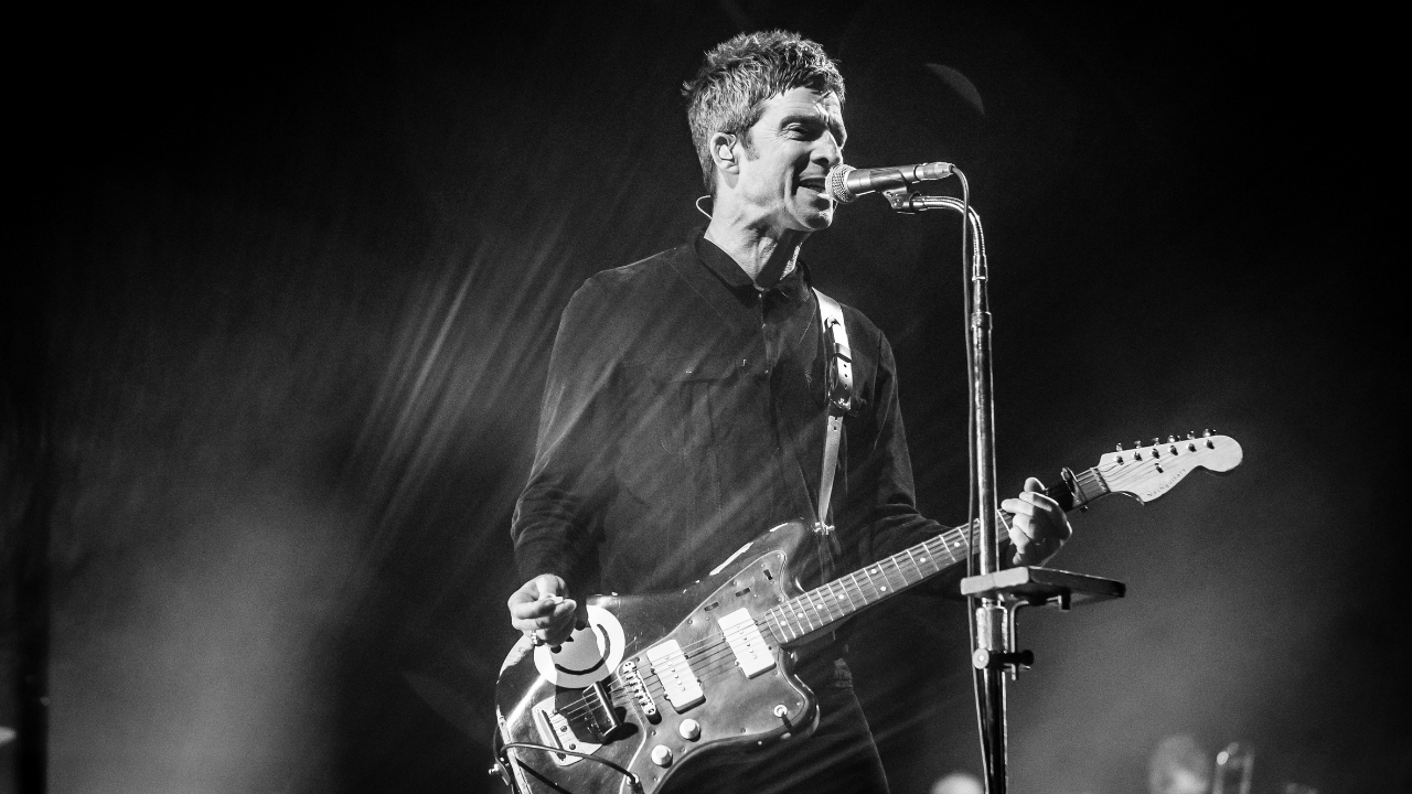 Yeni James Bond şarkısını Oasis mi yapacak?