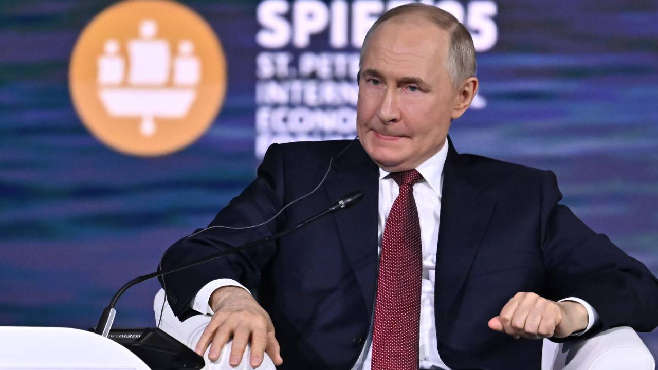 The Times Putin'i mercek altına aldı: Dostlarını birer birer kaybeden süper güç