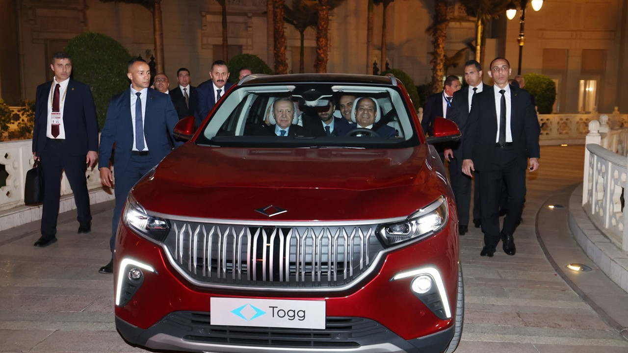 Erdoğan Sisi'ye Togg hediye etti