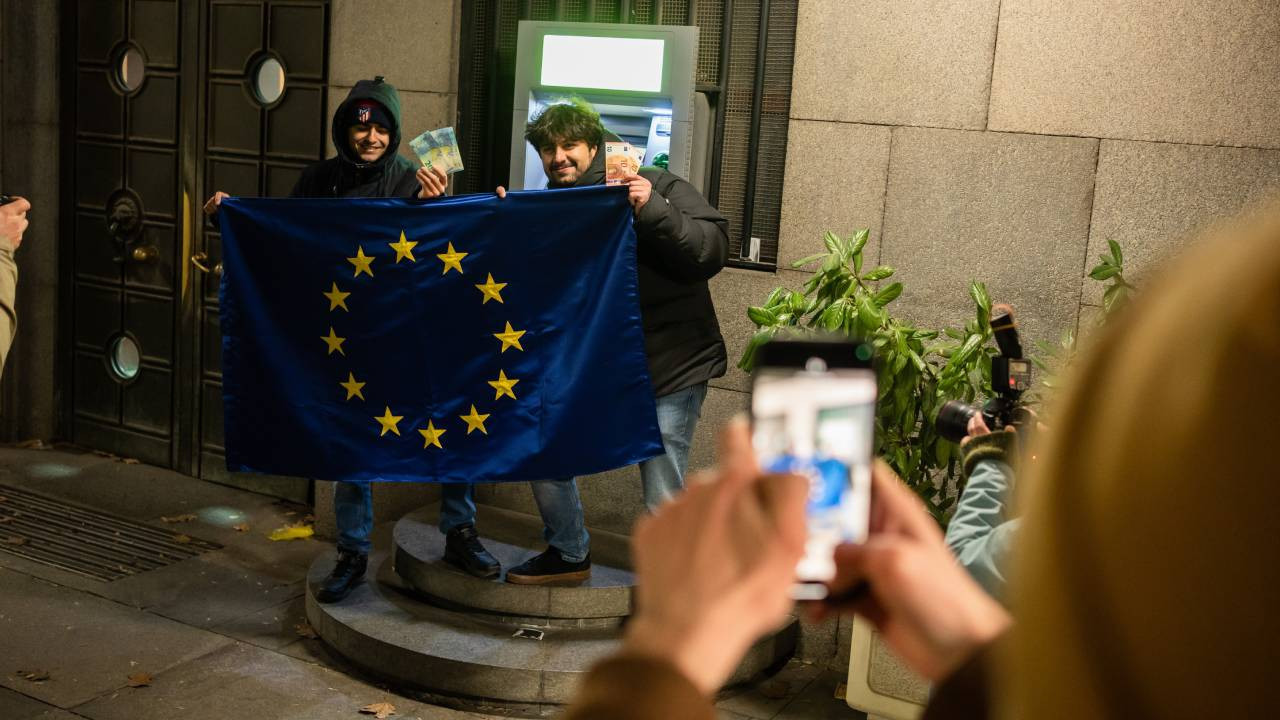 Bulgaristan'ın dramatik dönüşümü: 150 yıllık para biriminin değişimi hem umut hem gözyaşı getirdi