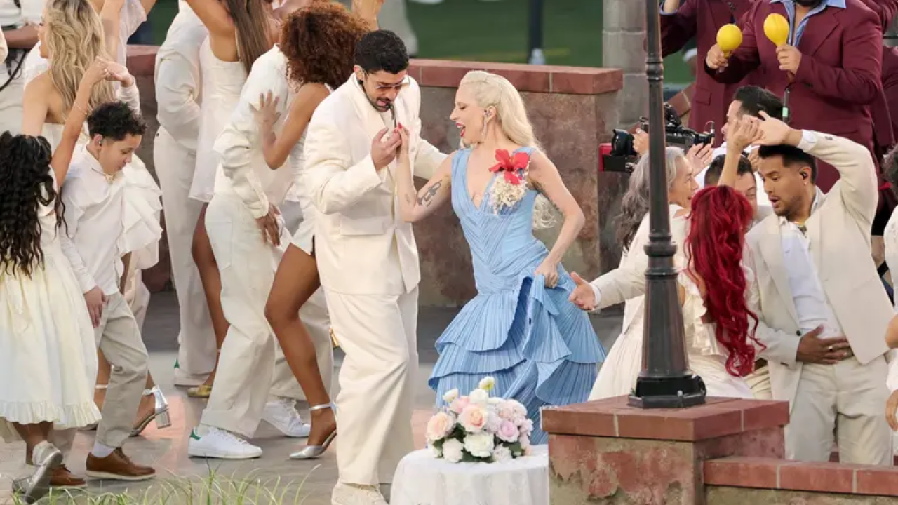 Bad Bunny'nin Super Bowl devre arası şovu ABD'yi ikiye böldü