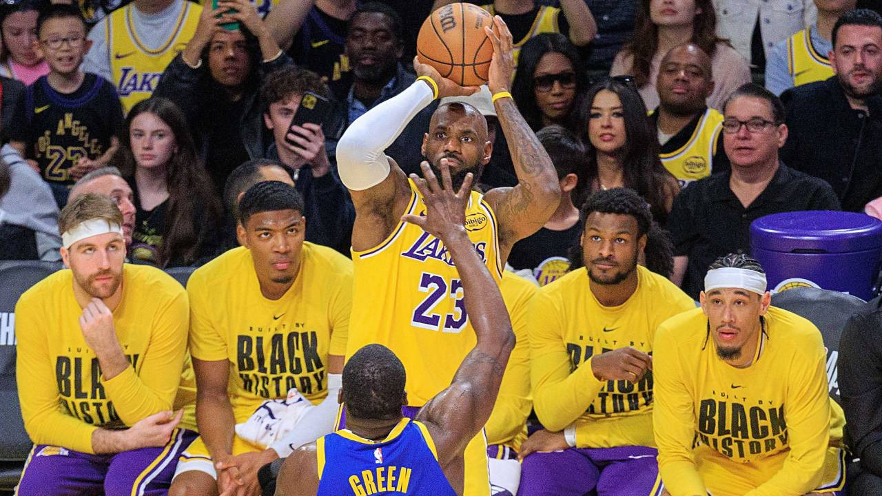 LeBron James en yaşlı triple-double yapan oyuncu olarak tarihe geçti