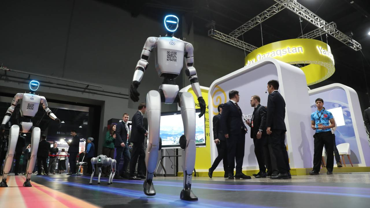 CNN International doğum krizini inceledi, Çin'in azalan nüfusa çözümü: Robotlar