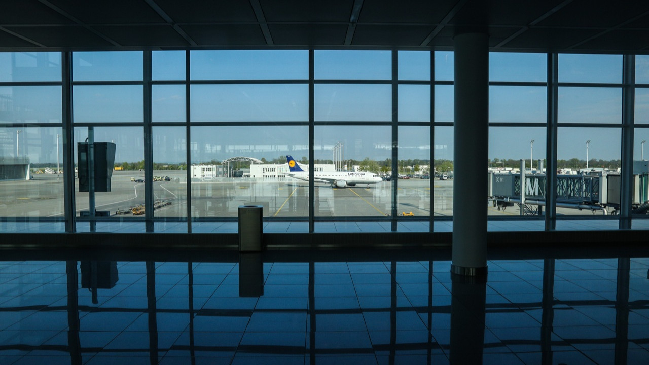 Pandemiden bu yana yaşanan en b&uuml;y&uuml;k kriz: Binlerce u&ccedil;uş iptal edildi