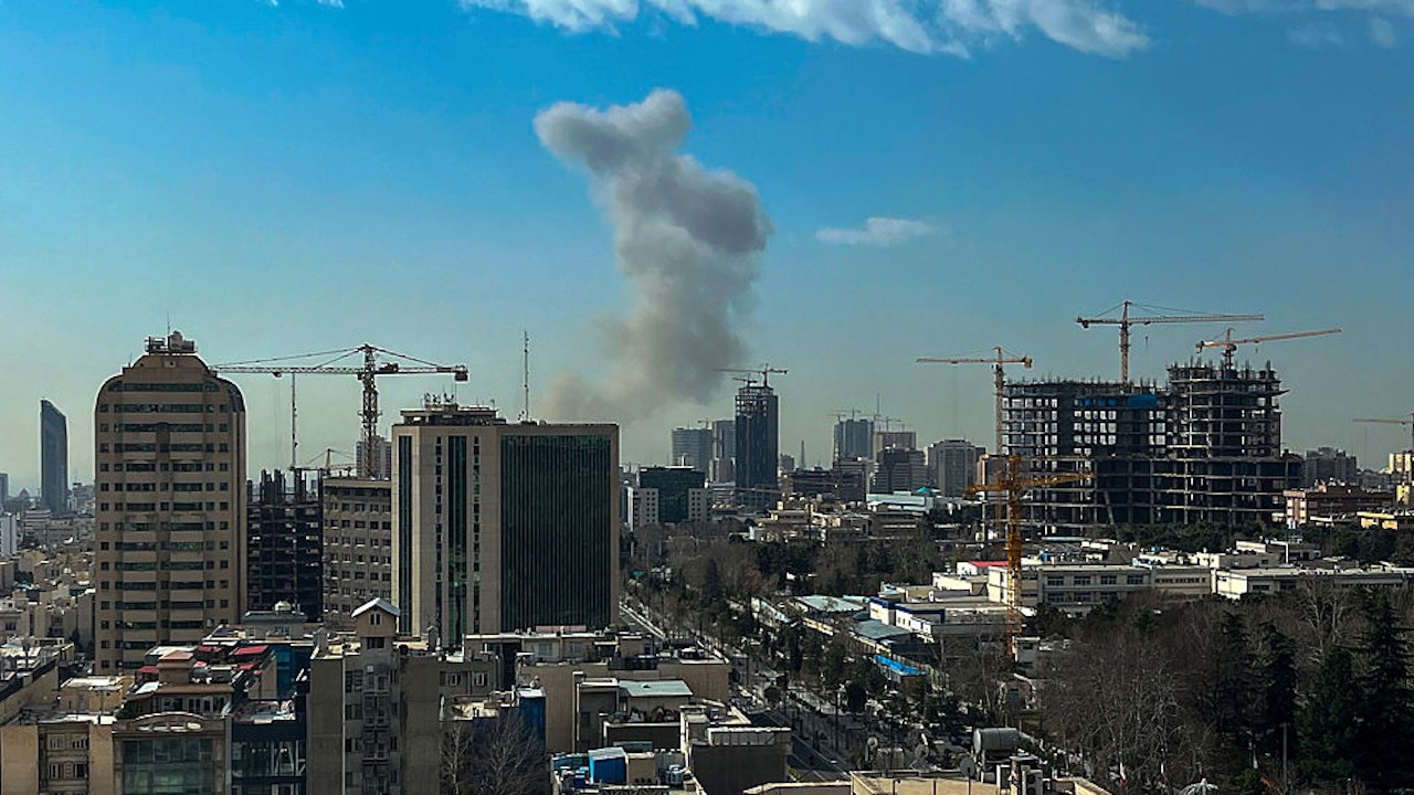 ABD ve İsrail, İran'ı vurdu: Tahran, dumanlar altında böyle gözüküyor