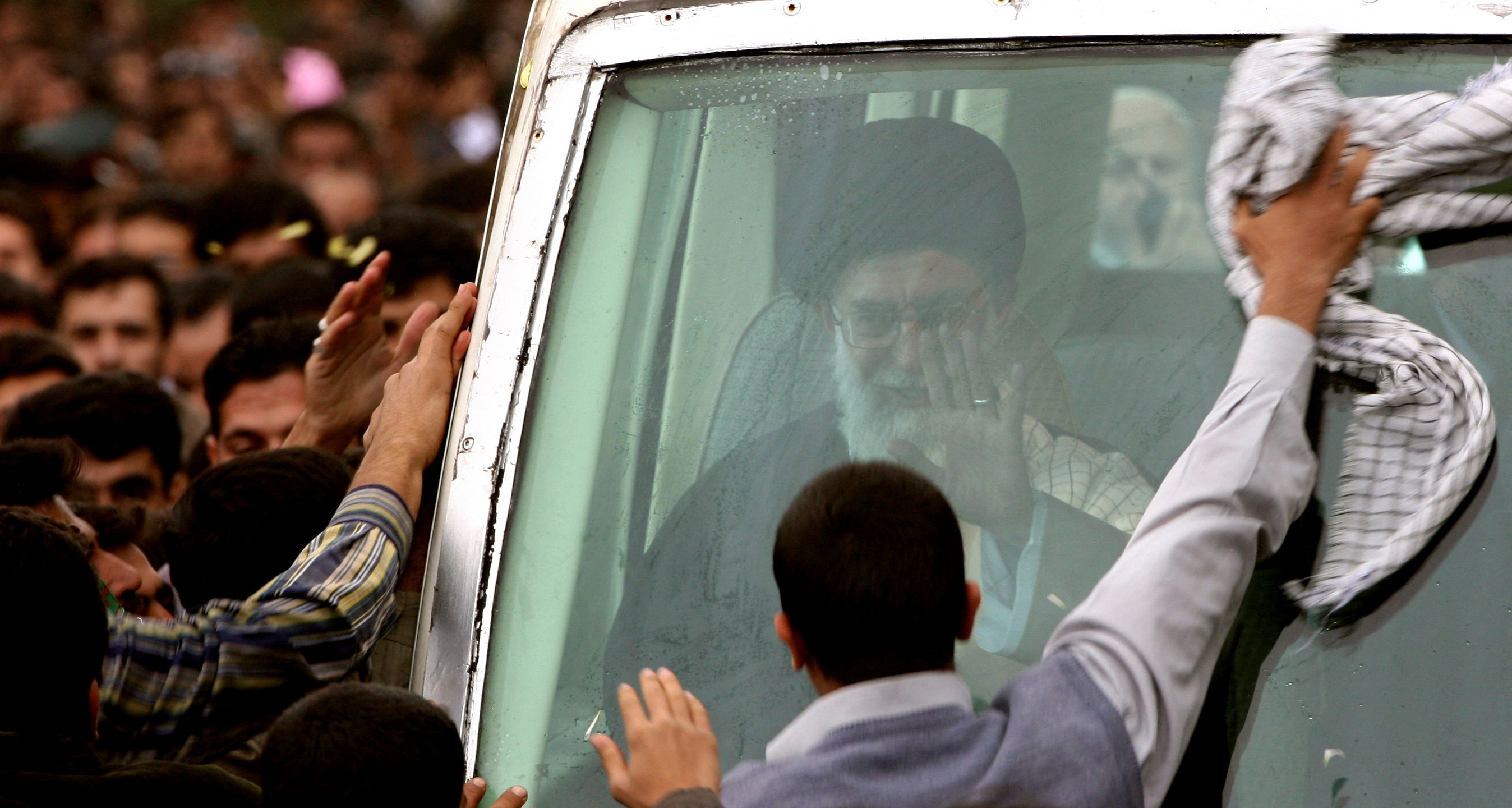 Dini lider, kilit isim, devrimin beyni: Ali Hamaney'in 40 yıllık iktidarı İran'ı nasıl şekillendirdi?