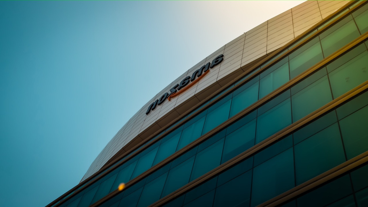 BAE'de Amazon merkezi vuruldu: Hizmetlerde kesintiler yaşandı