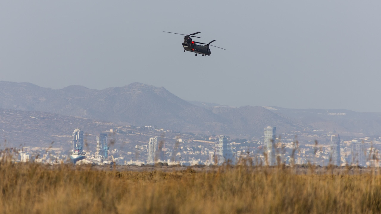 Saldırı, ABD'ye &uuml;s kullanma izninden saatler sonra geldi: İran, G&uuml;ney Kıbrıs'ta İngiliz &uuml;ss&uuml; vurdu