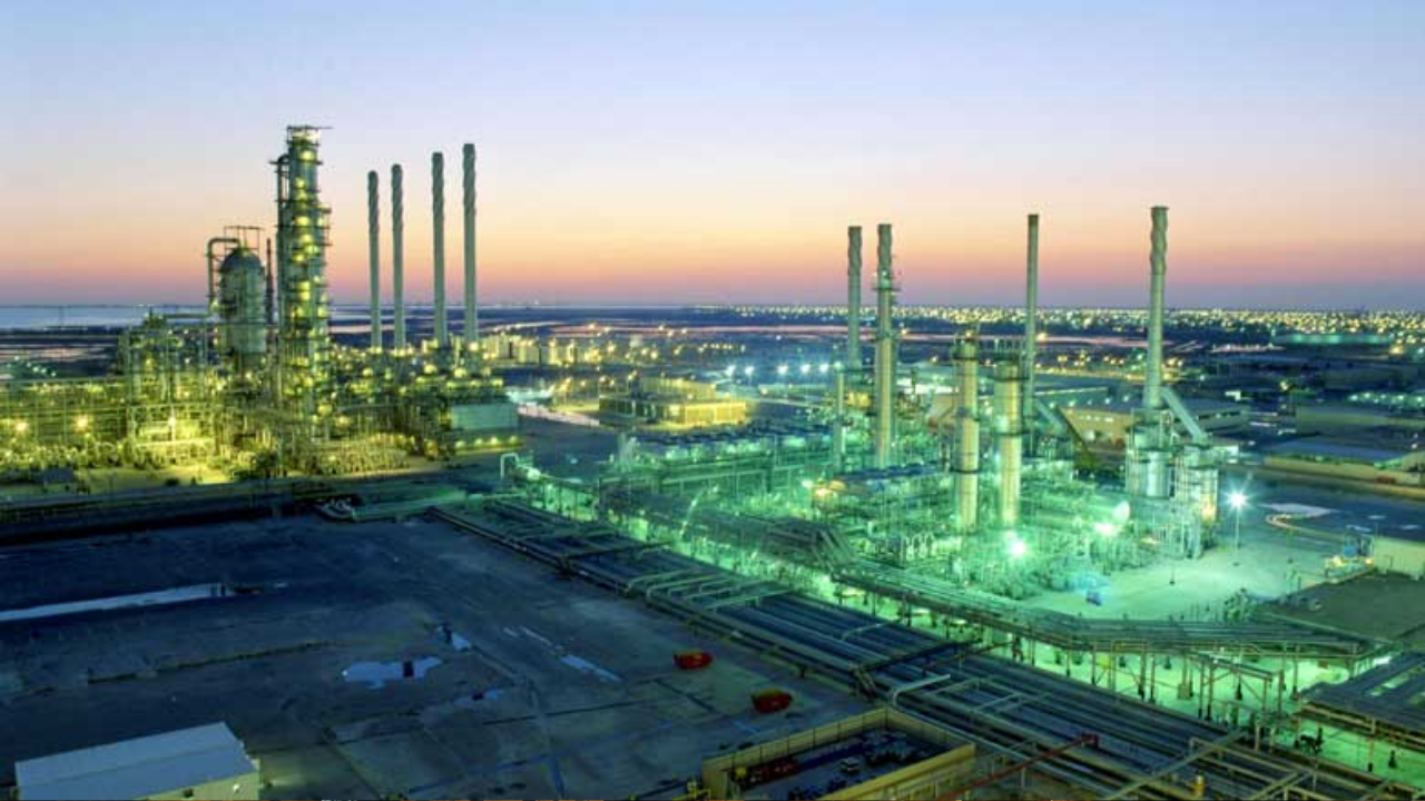 Saudi Aramco rafinerisine drone saldırısı: &Uuml;retim durduruldu, tesis kapatıldı