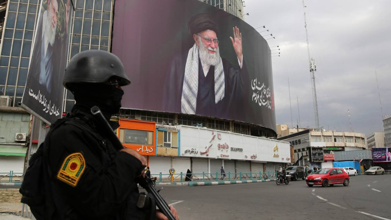 CNN: CIA, İran'da ayaklanma için Kürt gruplarla görüşüyor