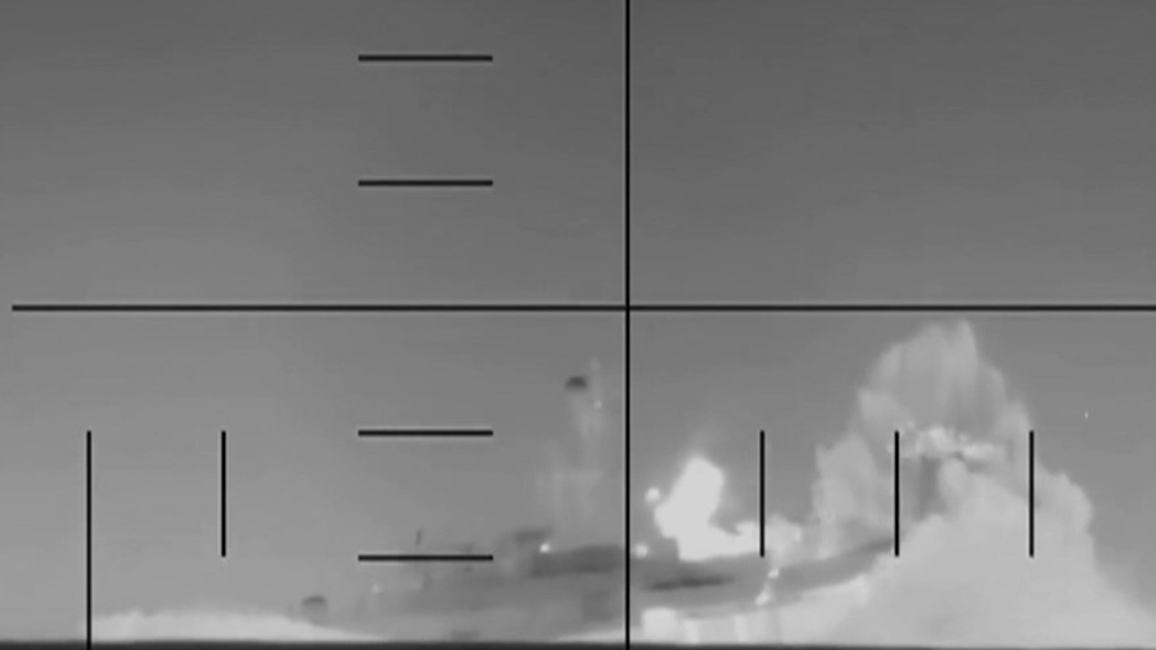 İkinci Dünya Savaşı'ndan bu yana ilk: 'Sessiz Ölüm'le vurulan İran savaş gemisi Hint Okyanusu'nda battı