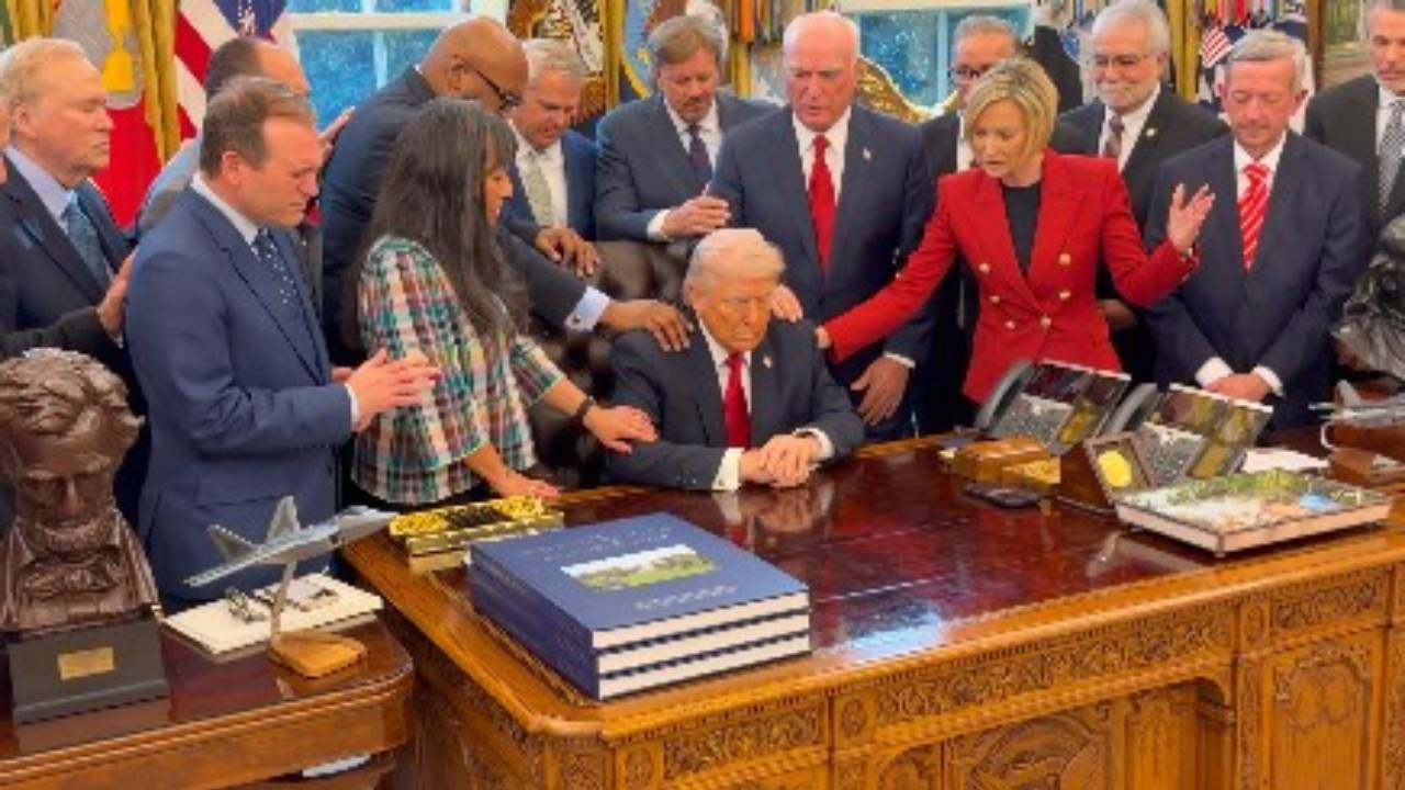 Papazlardan Oval Ofis'te dua seansı