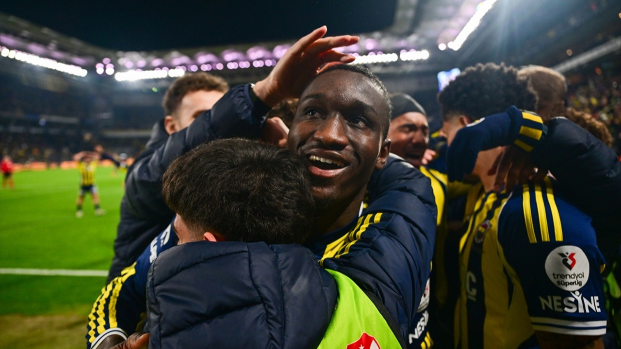 Fenerbahçe 90+5'te döndü: Samsunspor'u 3-2 yendi, zirve takibini sürdürdü